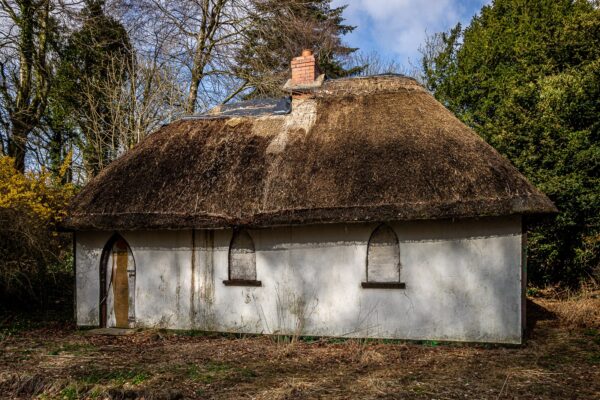 Dunminning Cottage / The Bee Hive